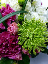 Load image into Gallery viewer, Floral fantasy